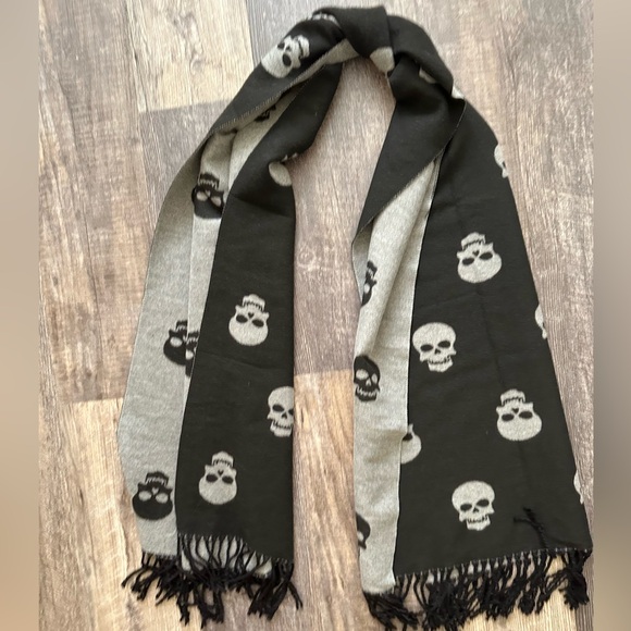 Artisan Accessories - Cashmere Black and Gray Skull Pattern Scarf